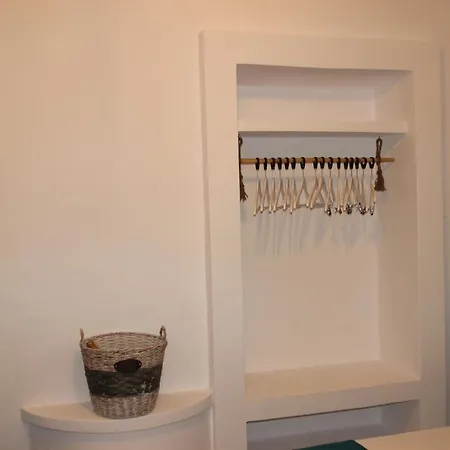 Gerania Milos Αδάμας