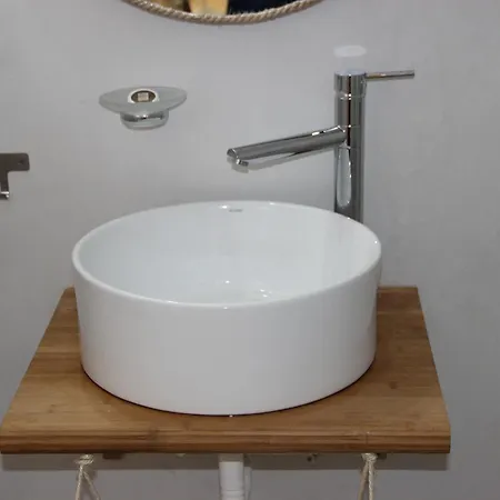 Gerania Milos Αδάμας