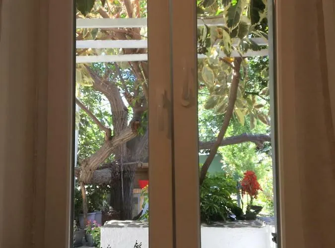 Gerania Milos Adamantas (Milos)