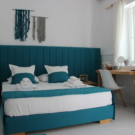 Gerania Milos * Adamantas (Milos)