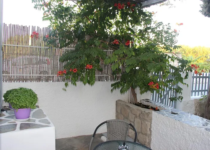 Gerania Milos Adamantas (Milos)