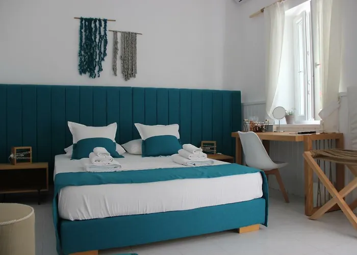 Gerania Milos * Adamantas (Milos)